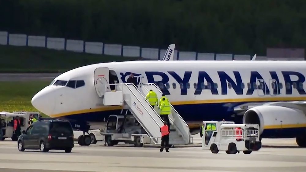 Самолет авиакомпании Ryanair в минском аэропорту