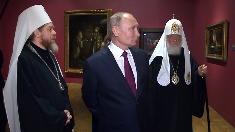Владимир Путин посетил выставку "История России глазами художников"