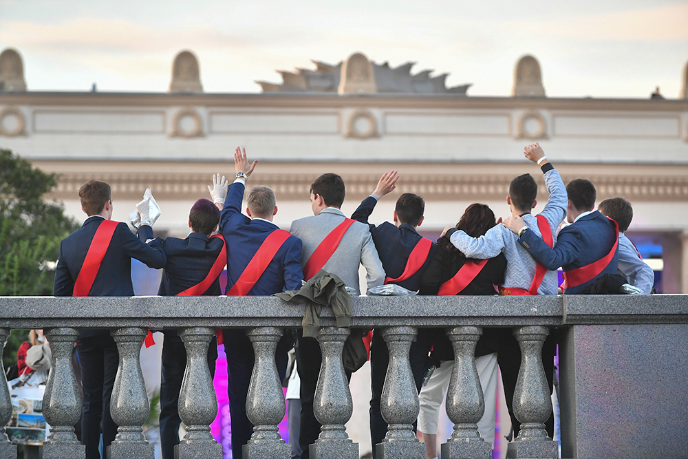 Выпускники школ москвы