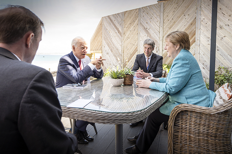 Лидеры стран G7 на саммите в Корнуолле нарушили антиковидные ограничения - Vimarsana News