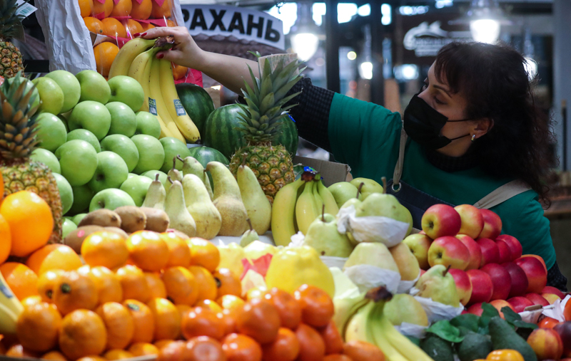 Продажа фруктов на рынке