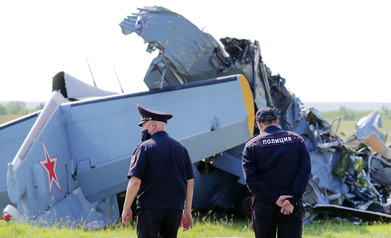 Последствия крушения самолета Л-410 в Кемеровской области