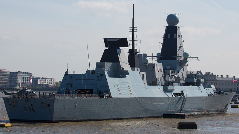 Эсминец ВМС Великобритании HMS Defender  