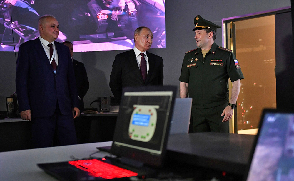 Владимир Путин посетил Кемеровское президентское кадетское училище