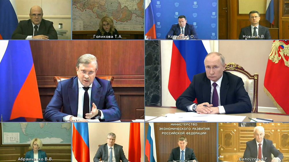Владимир Путин проводит совещание с членами Правительства