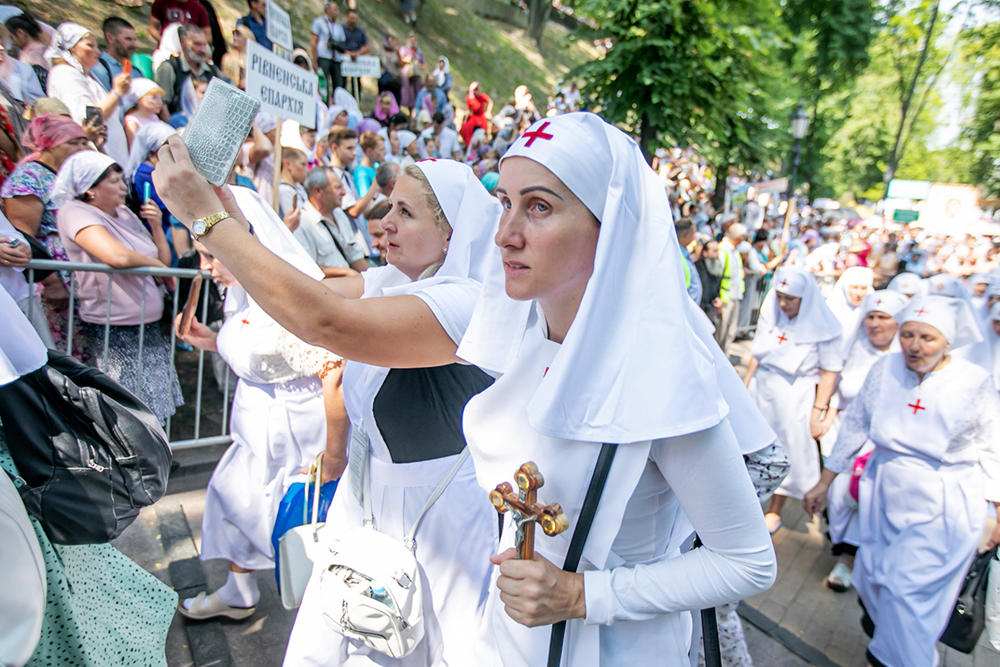 Крестный ход в Киеве по случаю 1033-летия крещения Руси