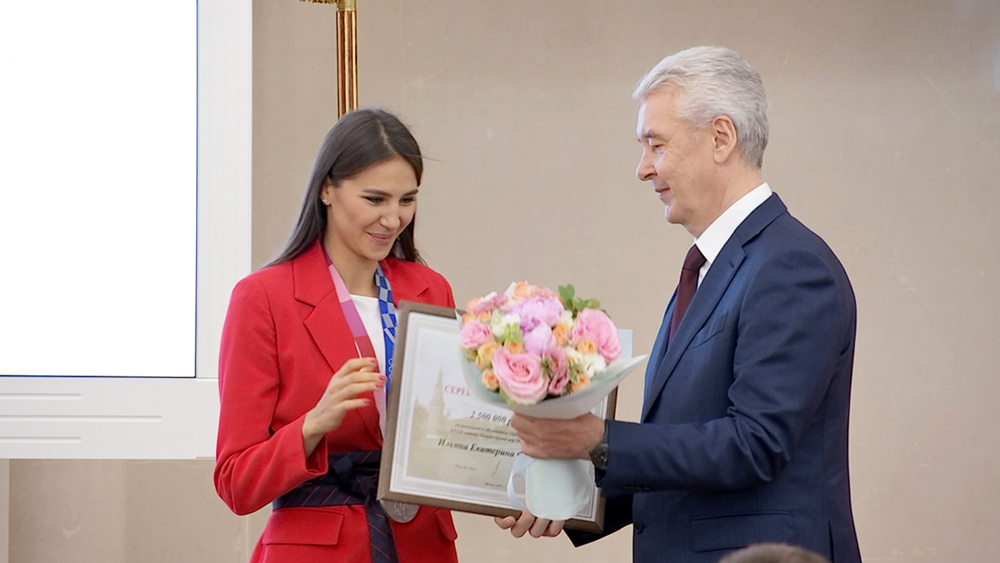 Сергей Собянин вручает награды