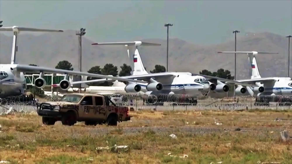 Российские самолеты в аэропорту Кабула