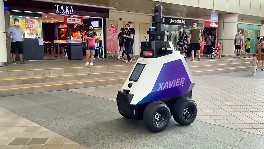 Робот-полицейский в Сингапуре