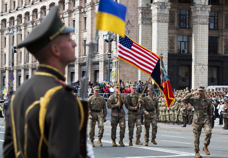 Военнослужащие стран НАТО на параде в честь Дня независимости в Киеве