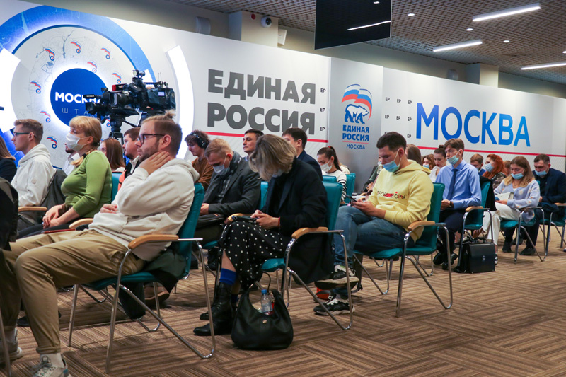 Депутат Госдумы Владимир Ресин на встрече со студентами и молодыми специалистами строительной отрасли