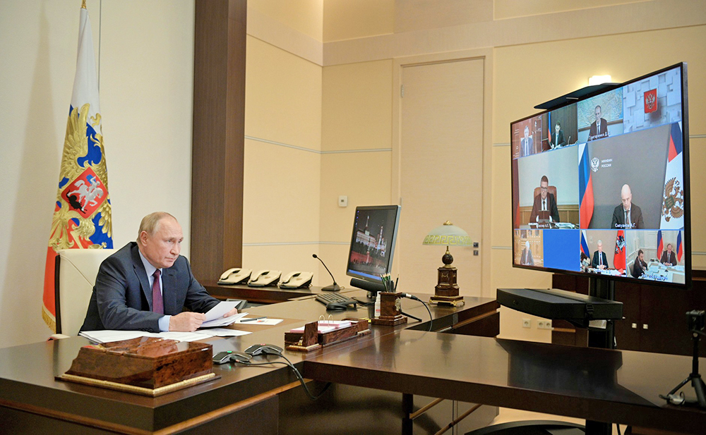 Владимир Путин проводит онлайн-совещание