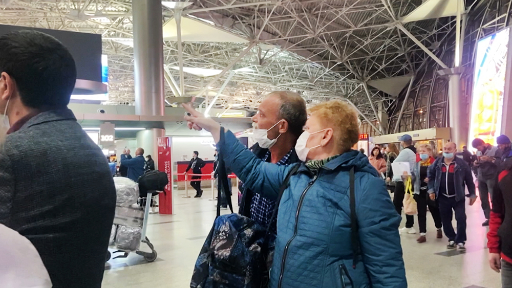Пассажиры в аэропорту "Внуково"