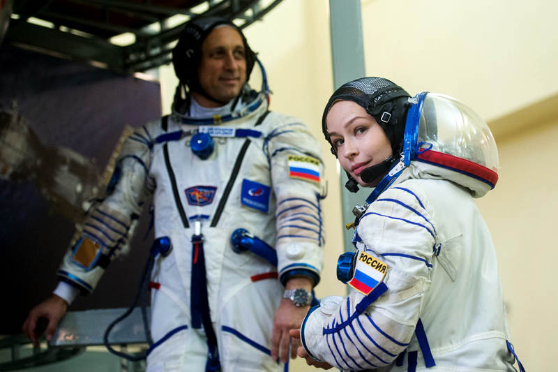Члены основного экипажа МКС-66 актриса Юлия Пересильд и космонавт Антон Шкаплеров