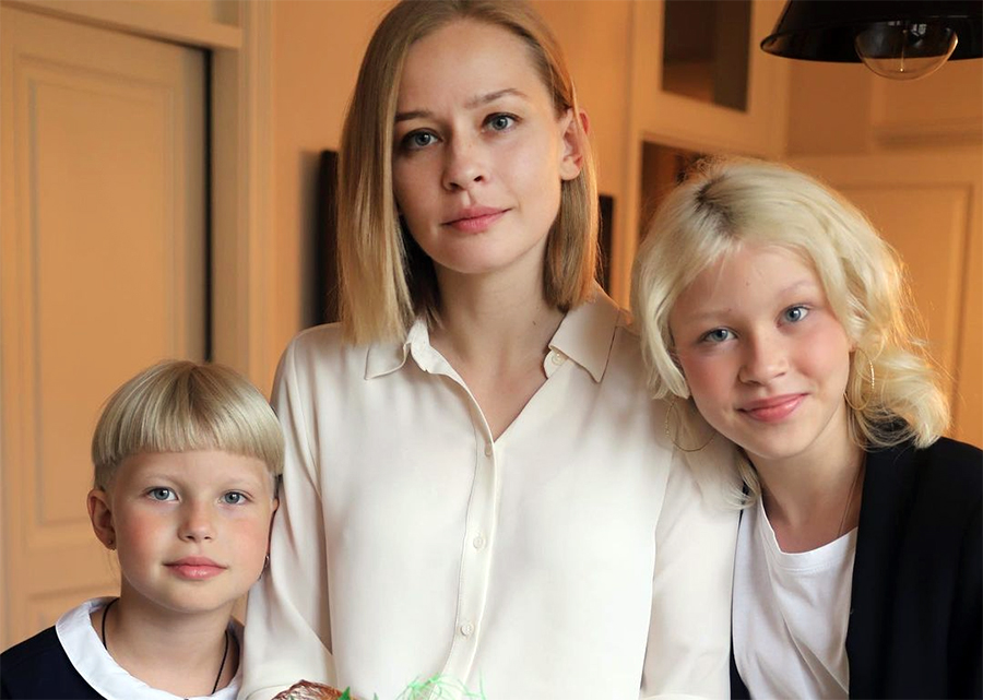 Юлия Пересильд с детьми