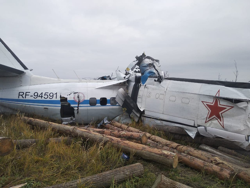 Легкомоторный самолет L-410, разбившийся в нескольких километрах от Мензелинска в Татарстане