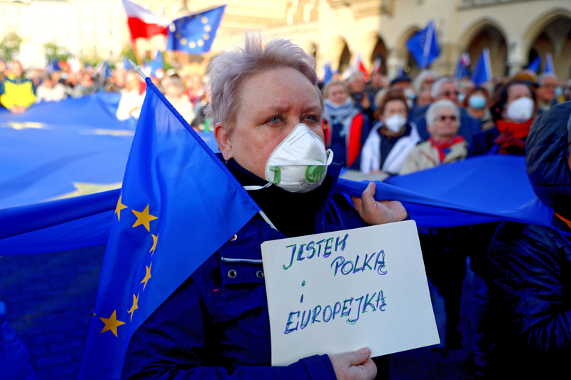 Массовая демонстрация за сохранение членства Польши в ЕС в Кракове