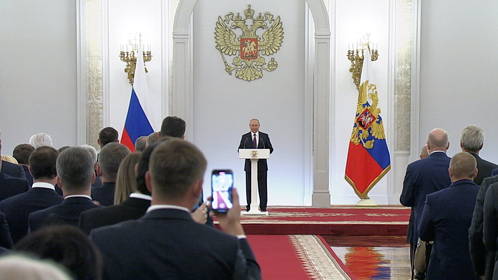 Владимир Путин во время встречи с депутатами Госдумы