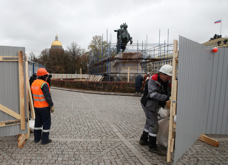 Реставрация спб. Реставрация Санкт-Петербург. Реставрация СПБ В 2003. Реставрация СПБ смех. Андрей директор строительной компании реставрировал в Питере храм.