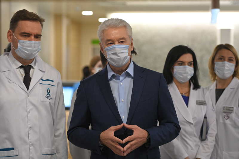 Сергей Собянин во время посещения Центра амбулаторной онкологической помощи
