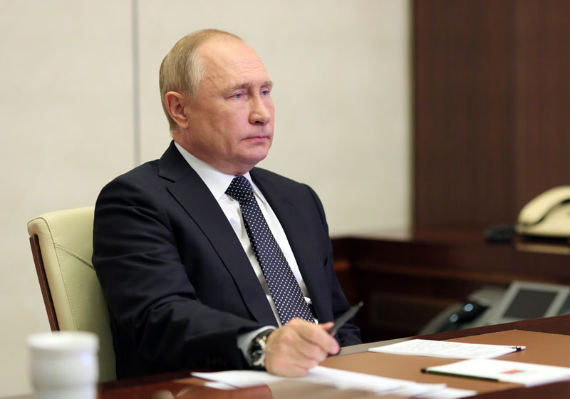 Владимир Путин выступает на заседании глав делегаций стран - участниц "Группы двадцати"