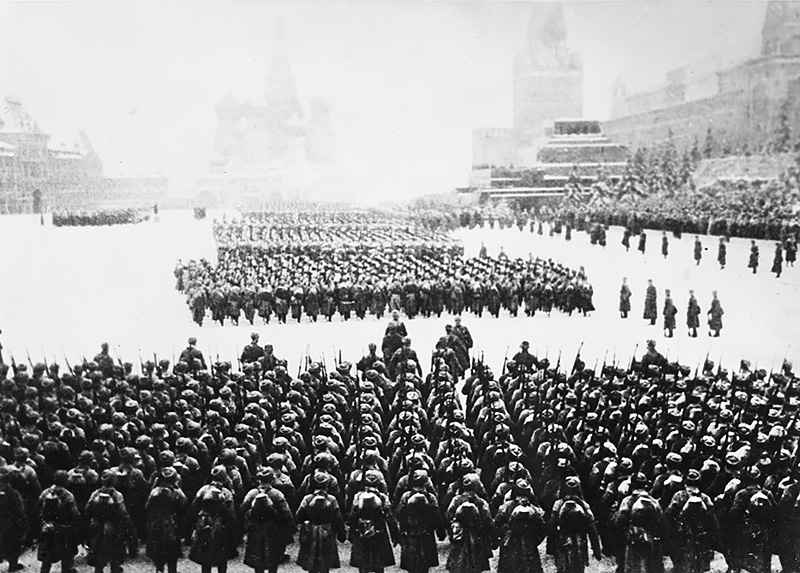 Военный парад на Красной площади в Москве 7 ноября 1941 года