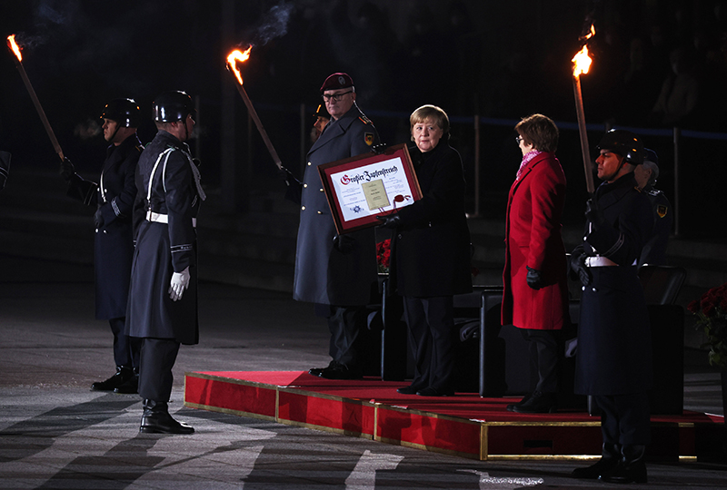 Торжественная церемония по случаю отставки Ангелы Меркель