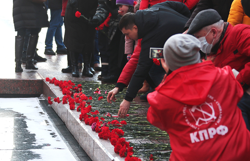 Возложение цветов в честь начала контрнаступления советских войск под Москвой