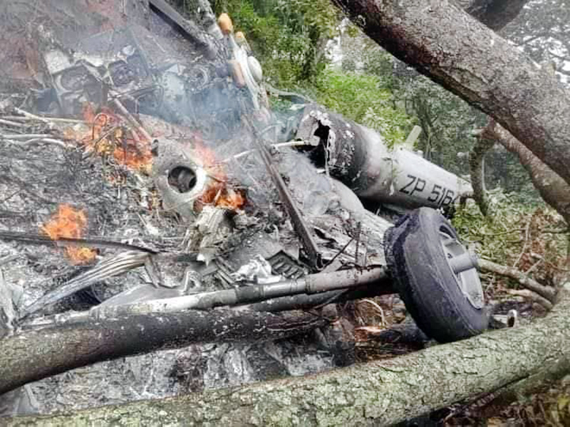 Последствия крушения вертолета Ми-17 Индии