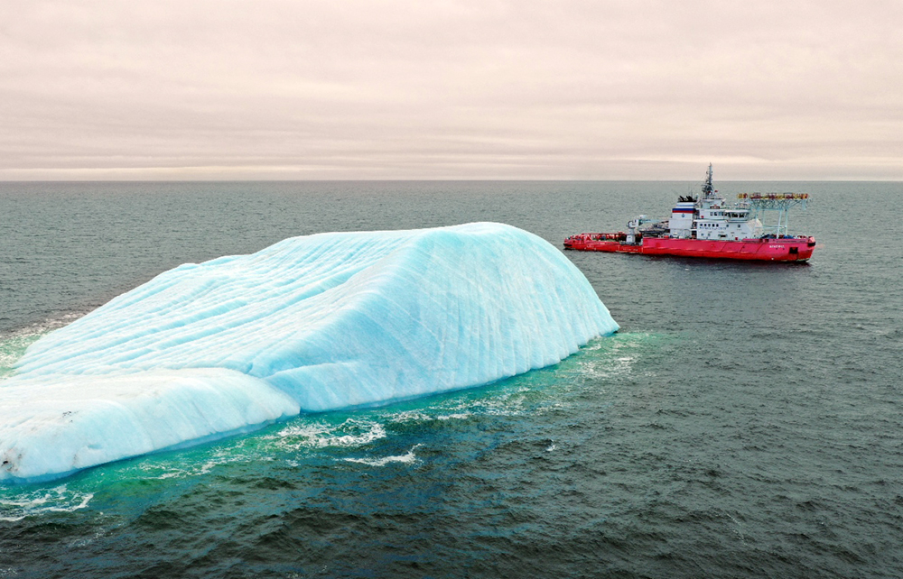 Корабль в Арктике