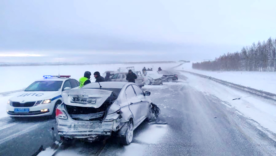 Массовое ДТП в условиях снегопада