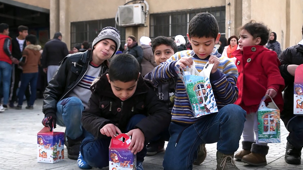 Новогодние подарки для детей Сирии