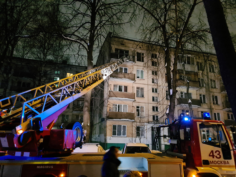 Пожарные на месте возгорания Москве