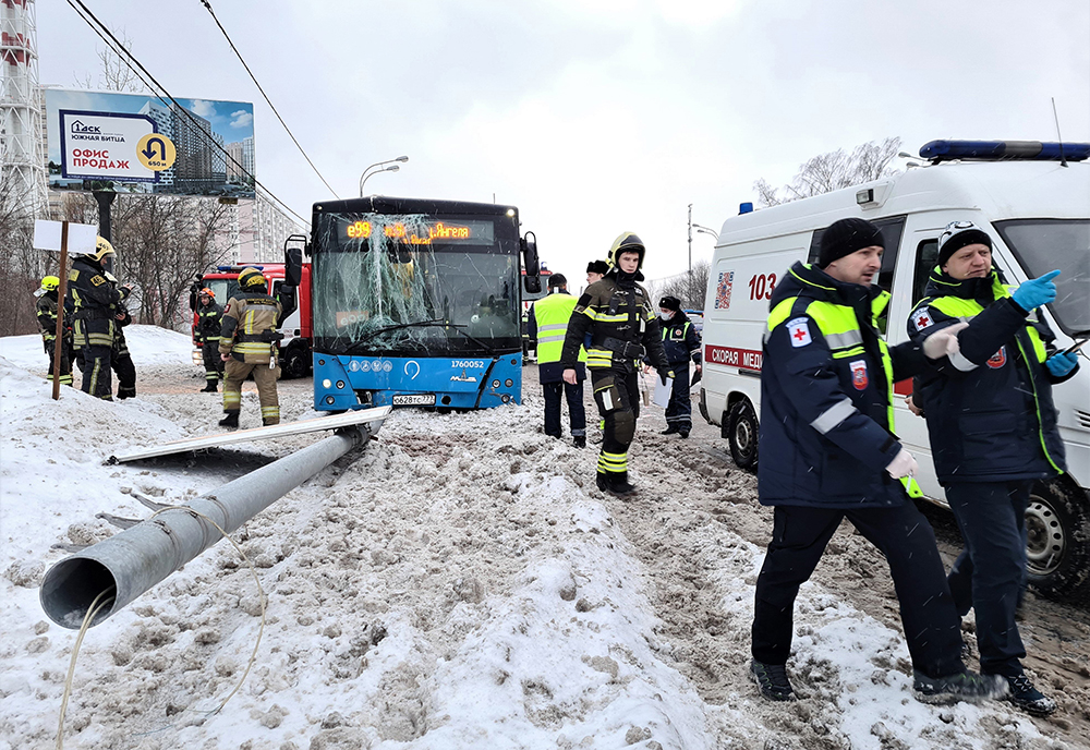 Последствия ДТП с участием автобуса в Москве 