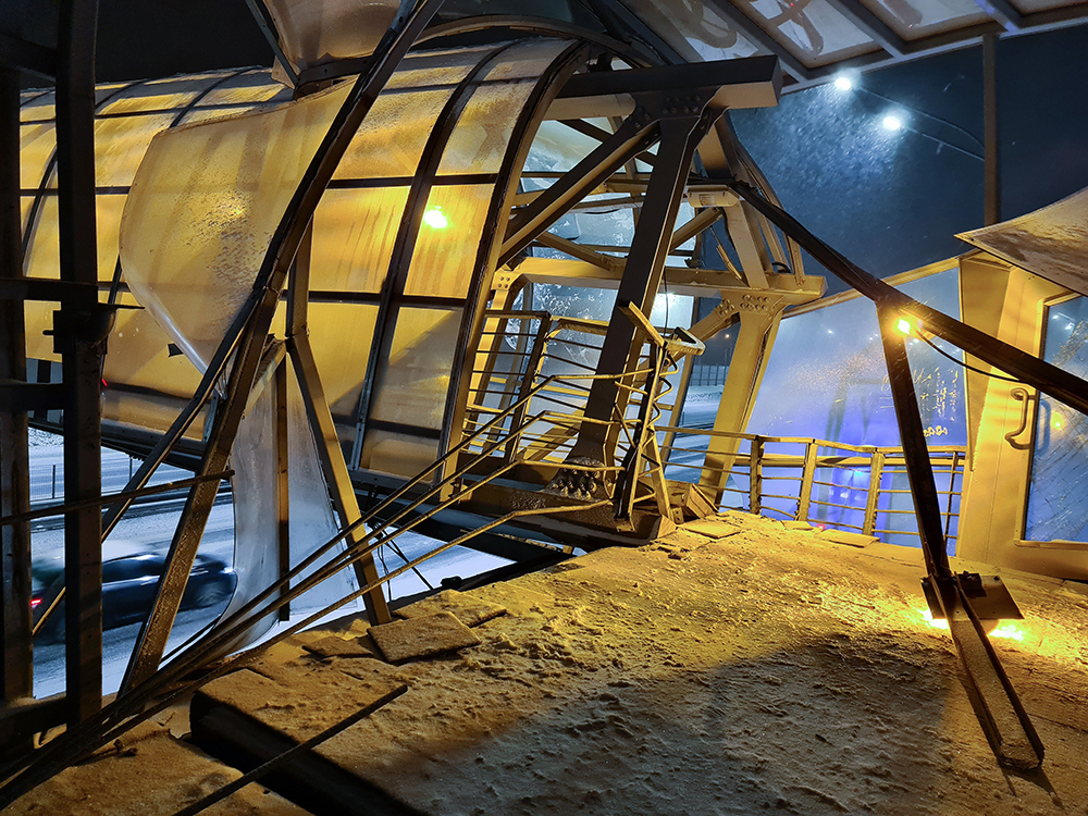 Самосвал снес пешеходный мост в Балашихе :: Новости :: ТВ Центр