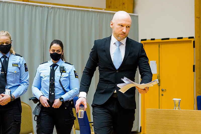 Посадили в норвегии. Норвежский террорист андерс брейвик. Андерс беринг брейвик удо 2022. Андерс беринг брейвик удо 2022. Андерс беринг брейвик 2022.