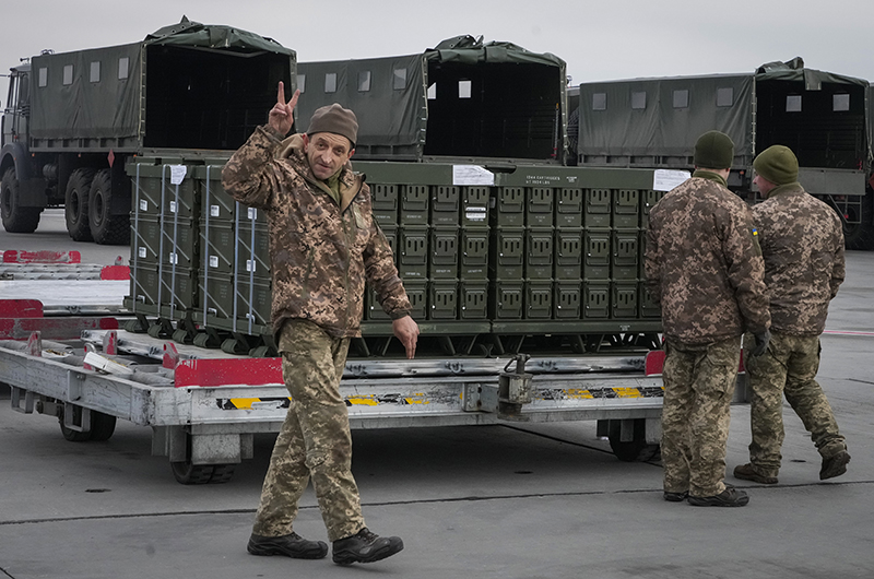 Новая партия военной помощи из США доставлена в Киев