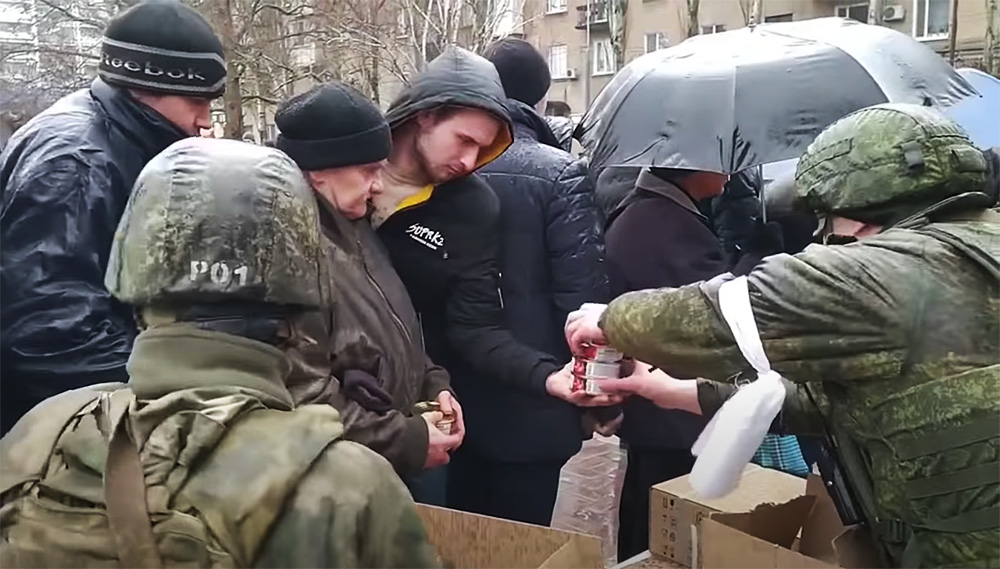 Российские военные доставили гумпомощь жителям Украины