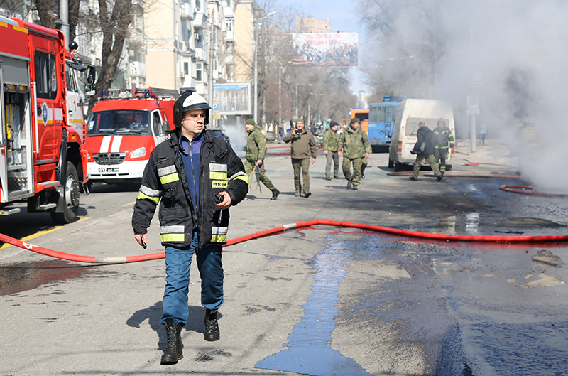 Последствия удара ракетой "Точка-У" по Донецку