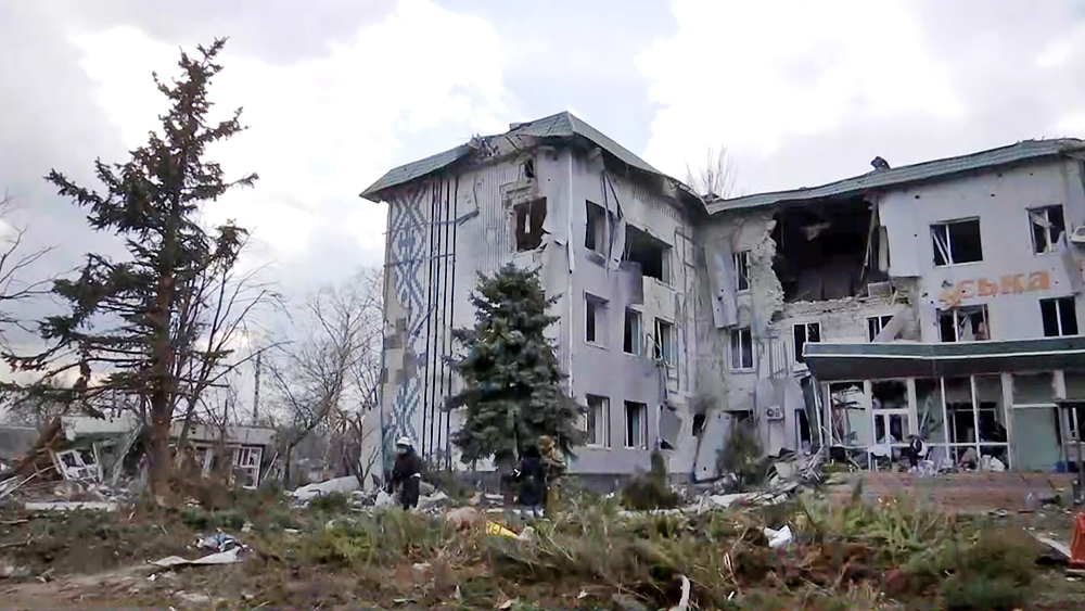 Последствия обстрела жилых кварталов Донбасса