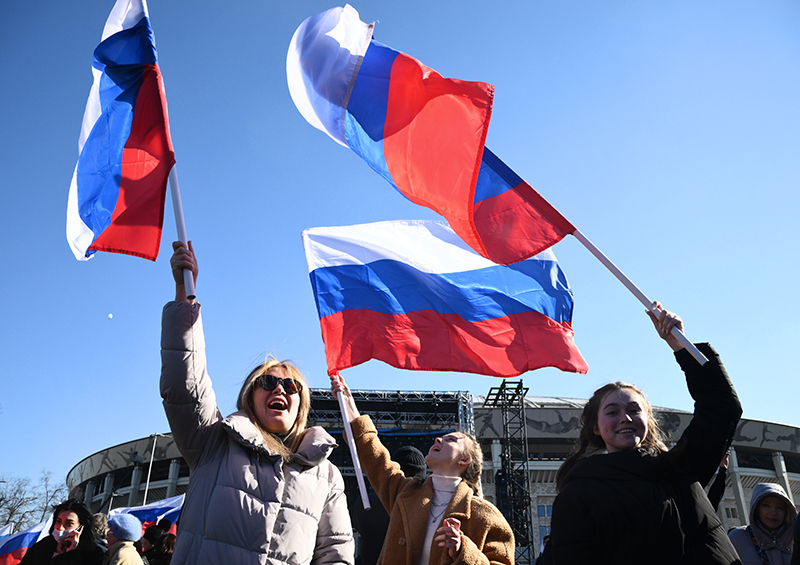 Участники митинга-концерта, посвященного воссоединению Крыма с Россией 