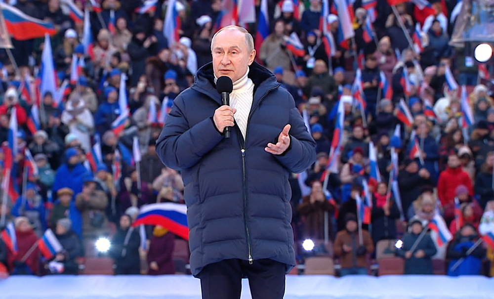 Владимир Путин выступает на митинг-концерте, посвященному воссоединению Крыма с Россией