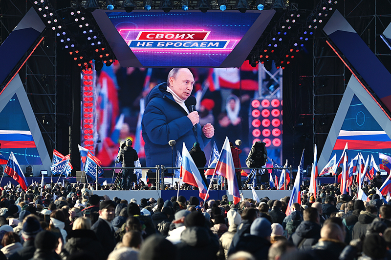 Владимир Путин выступает на митинг-концерте, посвященному воссоединению Крыма с Россией