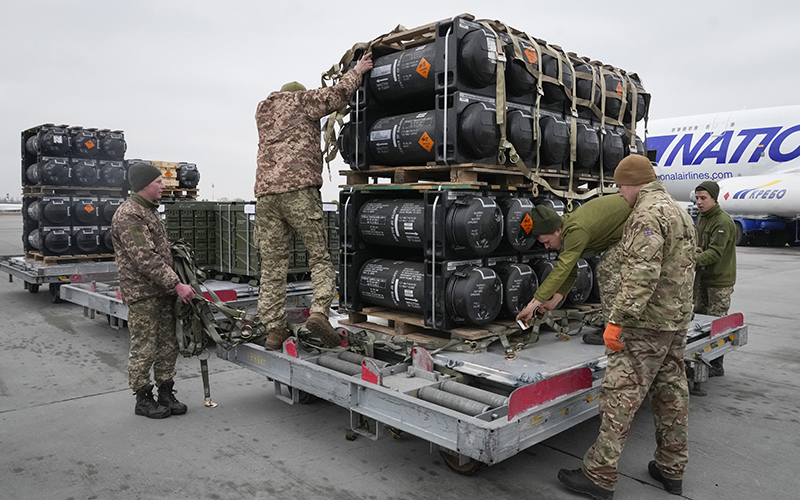 Партия военной помощи из США доставлена в Киев
