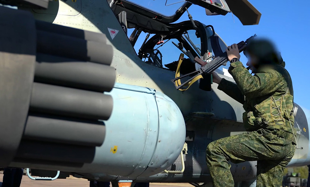 Пилот вертолета Ка-52 ВКС России