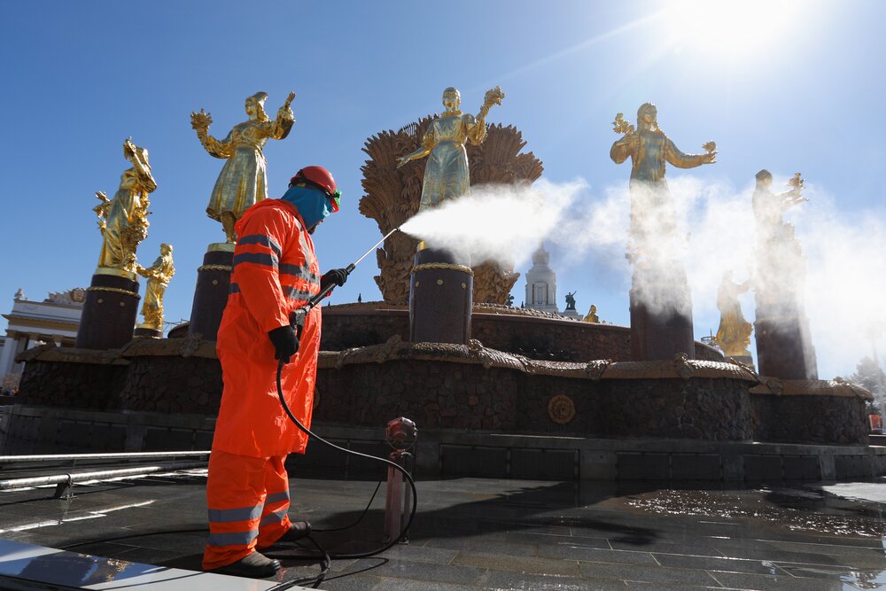 Промывка фонтанов "Дружба народов" и "Каменный цветок" на ВДНХ