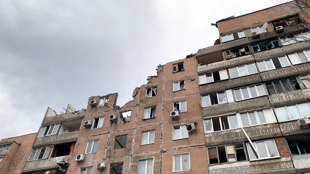 Последствия обстрела ВСУ жилых районов в Донбассе