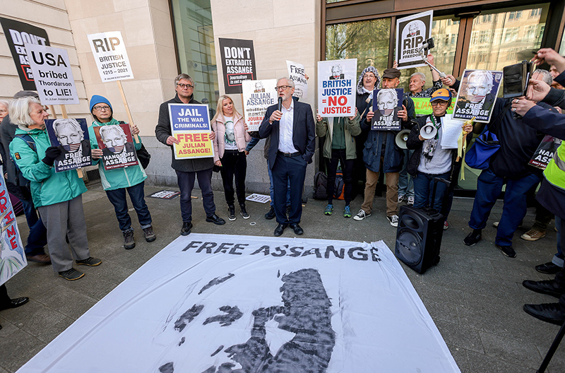 Сторонники основателя WikiLeaks Джулиана Ассанжа 