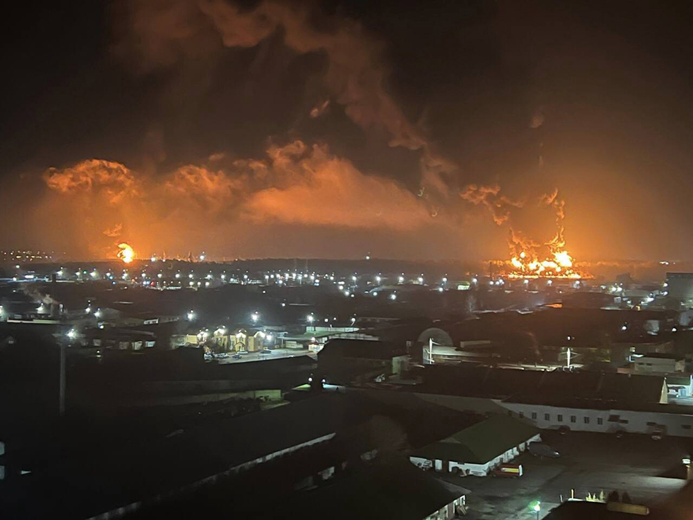 Пожар на нефтебазе в Брянске 