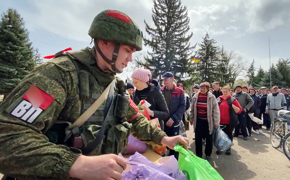 Раздача гумпомощи жителям Донбасса